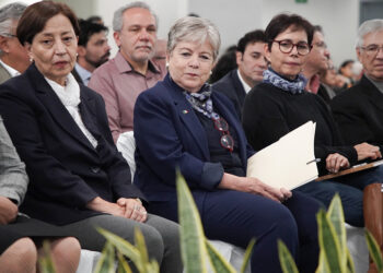 Estar a la altura de los desafíos, pidió Alicia Bárcena a trabajadores del sector ambiental
