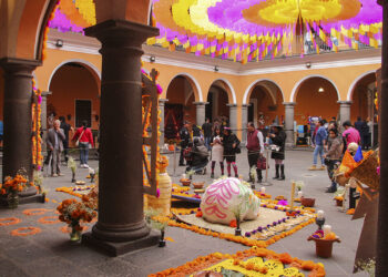 Expone Casa de Cultura obras del concurso artístico de altares y ofrendas