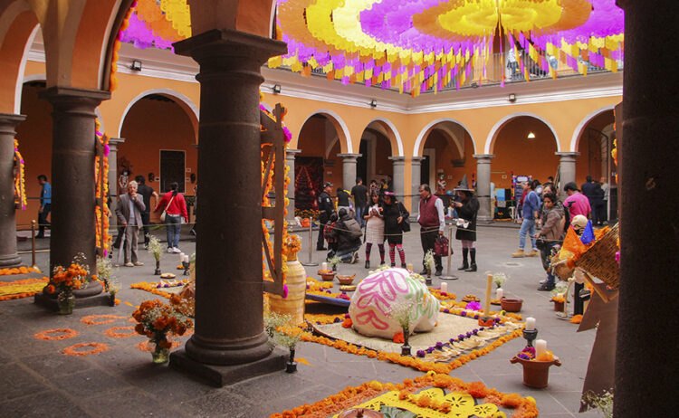 Expone Casa de Cultura obras del concurso artístico de altares y ofrendas