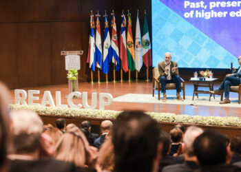 Paul LeBlanc advierte que el 65% de los empleos serán redefinidos por la IA en la Anáhuac Puebla