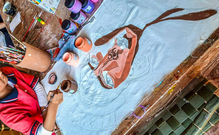 Mil 300 jóvenes artistas de Semilleros Creativos elaboran la escenografía para Tengo un sueño 2024