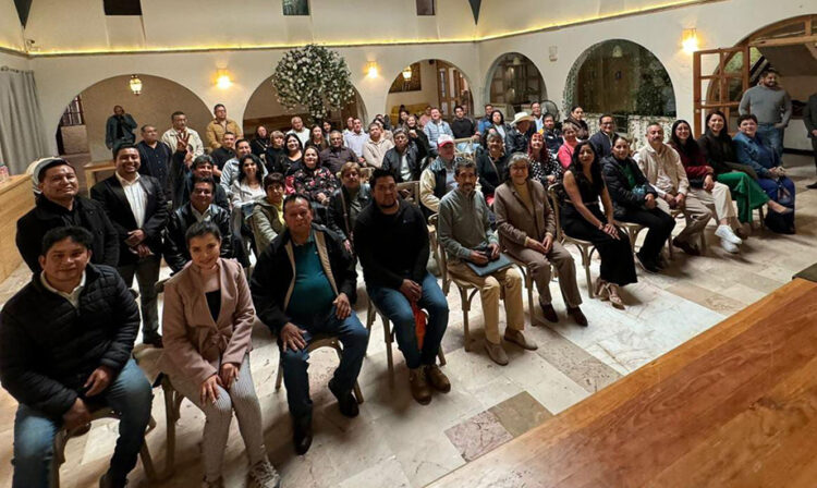Maestros de San Pedro Cholula respaldan proyecto de Tonantzin Fernández