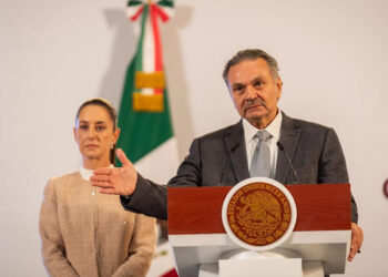 Octavio Romero Oropeza participa en presentación del programa de vivienda y regularización