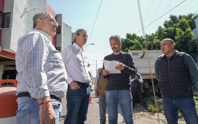 Pepe Chedraui atendió caída de un árbol en la colonia Resurgimiento