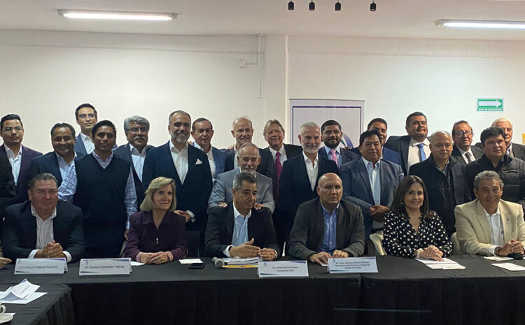 Reunión de trabajo entre Gabriel Chedraui y miembros del COE