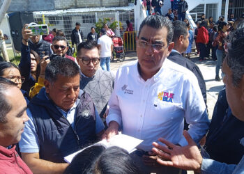 Gobernador de Puebla niega apoyo a educación