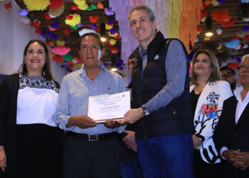 Promueve Turismo altar monumental de Tochimilco en Módulo Turístico de Puebla