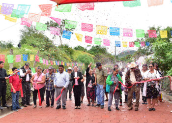 Tecomatecos reconocen labor de su alcaldesa