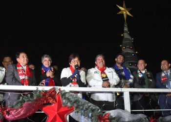 Encienden el Árbol Navideño en Ciudad Universitaria 2