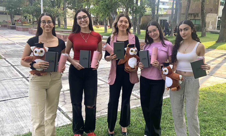 Estudiantes de contaduría se coronan en certamen de conocimientos