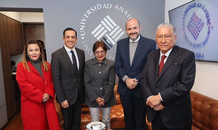 Anáhuac Puebla debate la universidad del futuro en cátedra Melquiades Morales