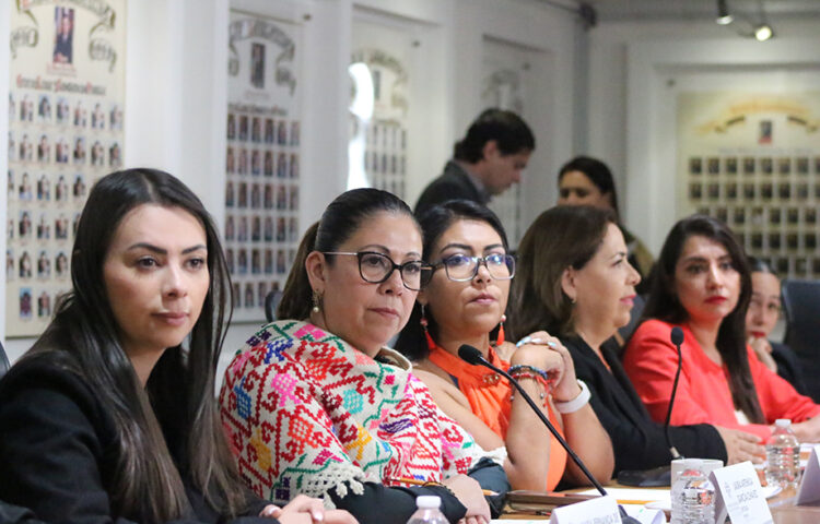 Comisión de Educación aprueba a las y los merecedores de Medalla al Mérito Docente «Juan C. Bonilla»