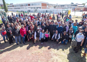 Acude Pepe Chedraui a jornada de mantenimiento integral en la Plaza Principal de Agua Santa