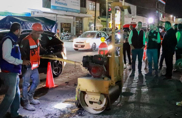 Encabeza Pepe Chedraui supervisión de trabajos de bacheo nocturno en la Capital