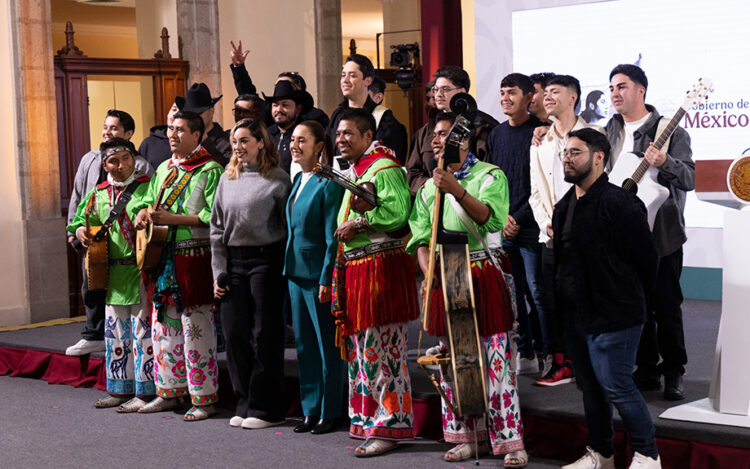 Presidenta Sheinbaum presenta el Himno Migrante en homenaje a las y los paisanos que viven en EU 