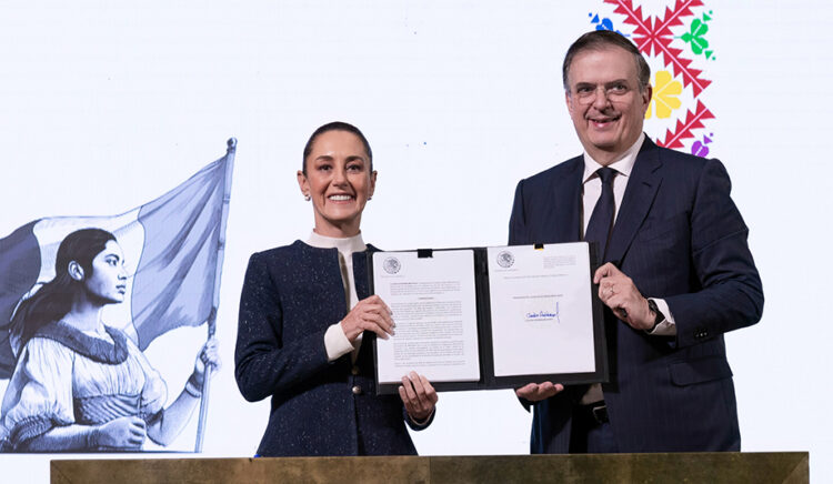 Presidenta Sheinbaum firma decreto para proteger a la industria textil nacional