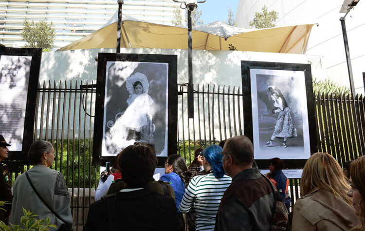 “Dolores del Río: una actriz, una estrella y una compañera solidaria” en las rejas del Senado de la República