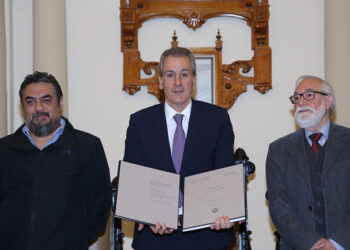 Gobierno de la Ciudad de Puebla recibe Facsímil del Expediente de Inscripción en la Lista de Patrimonio Mundial