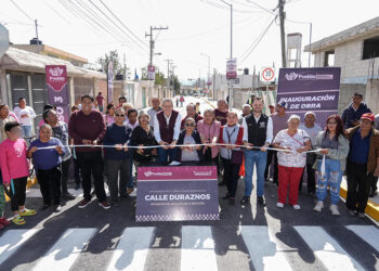 Inaugura Pepe Chedraui pavimentación de la calle Duraznos