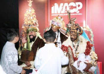 Presenta el Gobierno de la Ciudad piñata sensorial «Habla con los Reyes Magos»