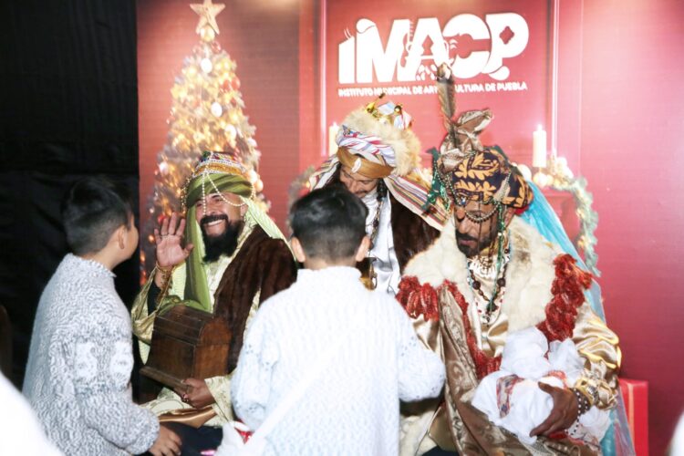 Presenta el Gobierno de la Ciudad piñata sensorial «Habla con los Reyes Magos»