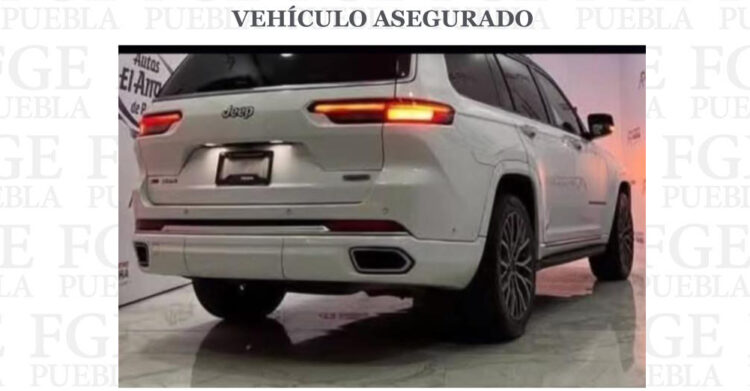 Asegura FGE en comercializadora de autos de la ciudad de Puebla camioneta presuntamente de procedencia ilícita