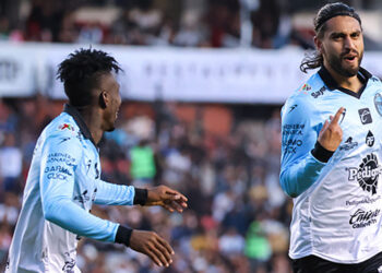 Querétaro logra su primer triunfo del torneo y vence a Pumas