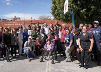 Supervisa Pepe Chedraui mantenimiento de áreas verdes de la colonia Las Hadas