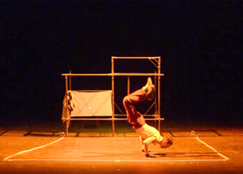 Maldito teatro habla de temas tabú desde la comedia y la ciencia ficción con tengo una enfermedad y se llama sexo