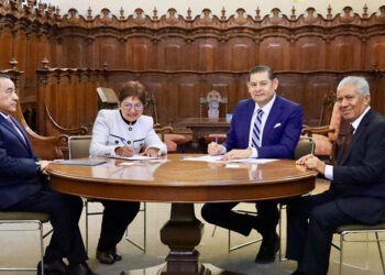 Armenta refrenda respeto a autonomía universitaria al signar convenio con la BUAP