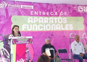 MariElise Budib entregó 57 aparatos funcionales a personas con discapacidad en la Capital de Puebla