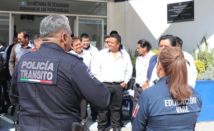 San Pedro Cholula capacita a choferes de transporte público para reducir accidentes