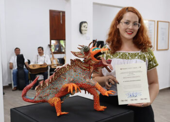 Con la cartonería, Aleydis Cervantes descubre las posibilidades artísticas que ofrece el papel