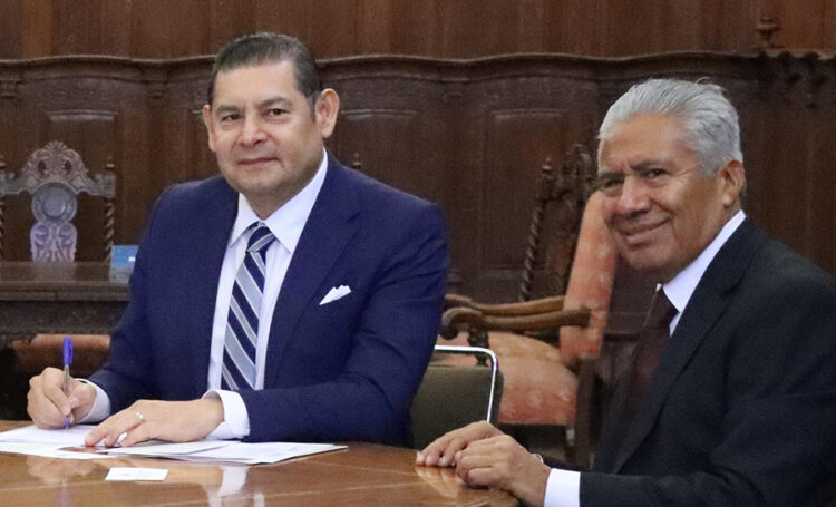 SEP exhorta a denunciar engaños o extorsiones de falsos funcionarios