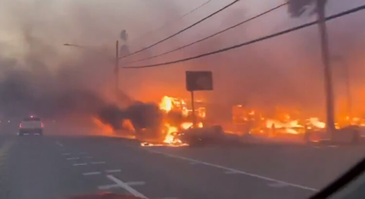 Incendios siguen en California y obligan a evacuar a 50 mil personas