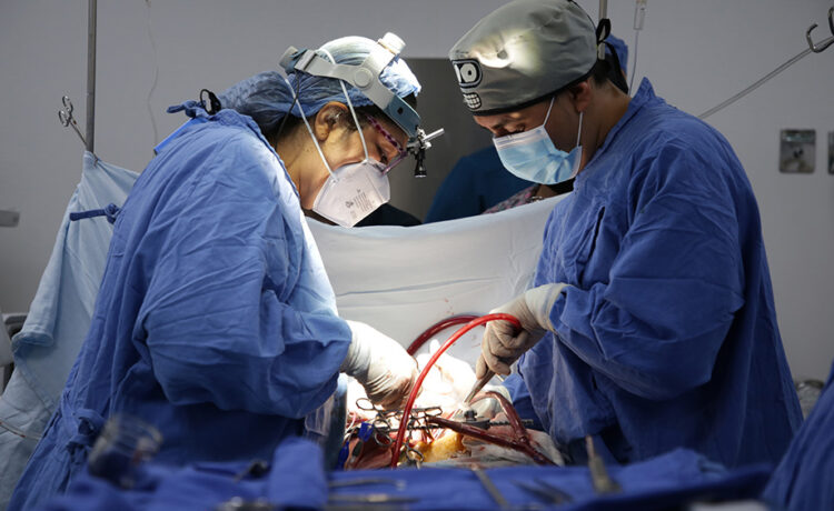 IMSS reconoce a más de 41 mil médicas por su invaluable labor en unidades y hospitales