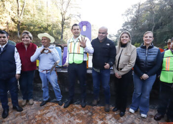 Gobierno estatal reconoce a Chignautla como ejemplo en la faena y tequio