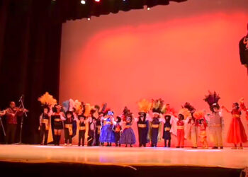 Pequeños huehues en escena: el carnaval infantil del barrio del alto llegó al corazón de Puebla