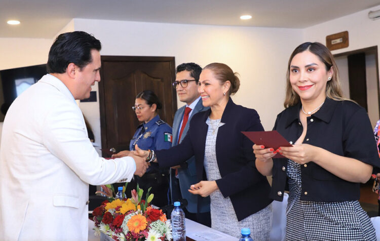 Secretaría de Desarrollo Turístico entrega constancias del Registro Nacional de Turismo
