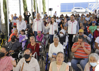 Entrega MariElise Budib aparatos funcionales a 74 personas
