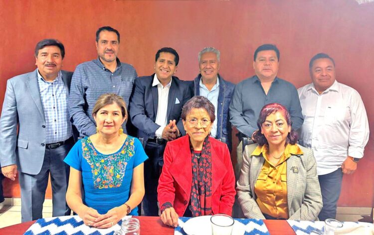 Abrazan sindicatos de educación proyectos de asistencia social que impulsa Ceci Arellano