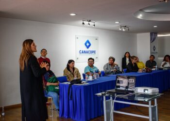 Presenta Gobierno de la Ciudad servicios empresariales a CANACOPE