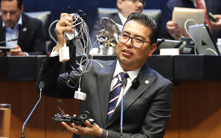 Propone Senador Néstor Camarillo cargadores de conector universal