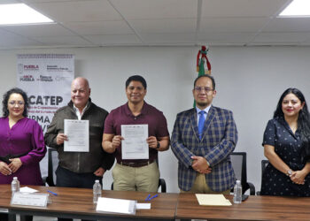 Firma Omar Muñoz convenio de colaboración con el ICATEP