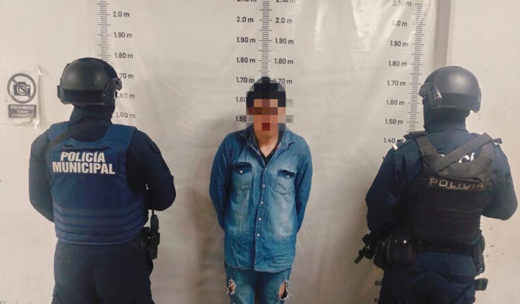 Policía Municipal de Cuautlancingo detiene a un hombre por actitud agresiva y detentación de vehículo robado