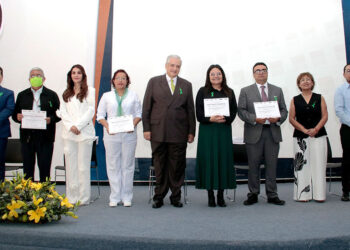 ISSSTEP rinde homenaje a equipo multidisciplinario y familias de donadores de órganos