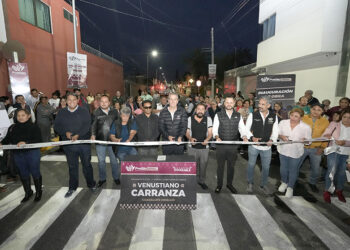 Entrega Pepe Chedraui pavimentación de la calle Venustiano Carranza