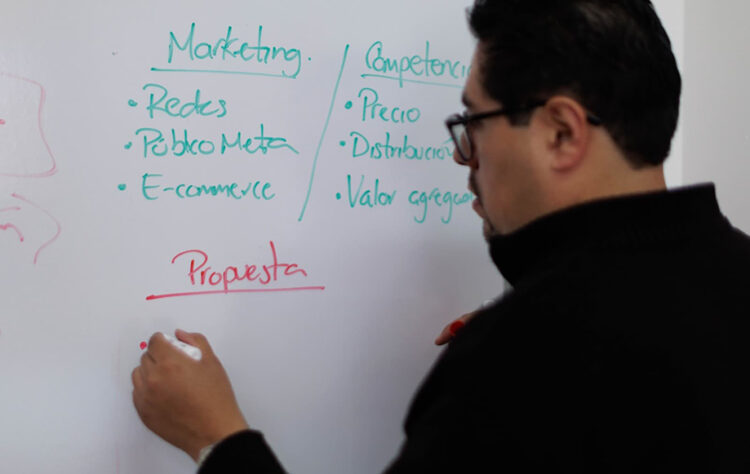 Capacita Gobierno de la Ciudad a emprendedores para proyectar productos y marcas