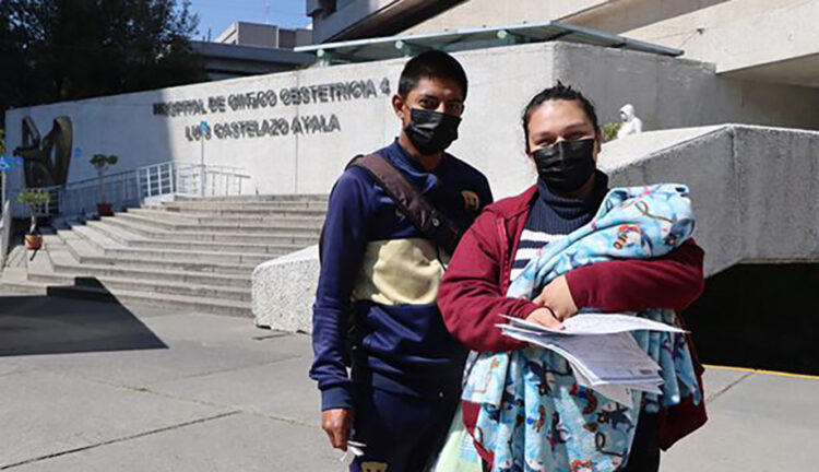 Personal del IMSS asiste con éxito a mujer embarazada que entró en labor de parto en la vía pública