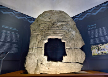 Después de 60 años de su expolio, el monumento 9 retorna a su hogar, Chalcatzingo, Morelos  